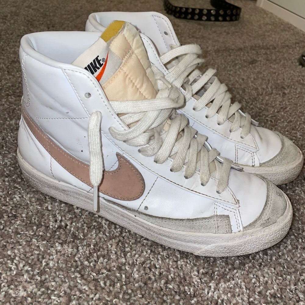 Nike mid-ankle blazers